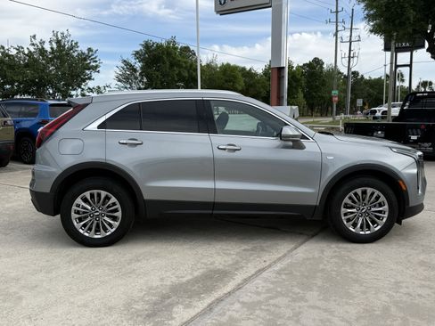 Used 2024 Cadillac XT4 Premium Luxury FWD image 3