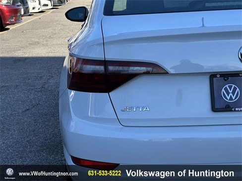 Certified 2021 Volkswagen Jetta SE image 12