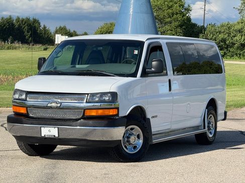 Used 2005 Chevrolet Express 3500 Passenger w/ LS Preferred Equipment Group RWD image 1