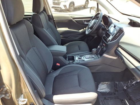 Used 2023 Subaru Forester Premium AWD/4WD image 18