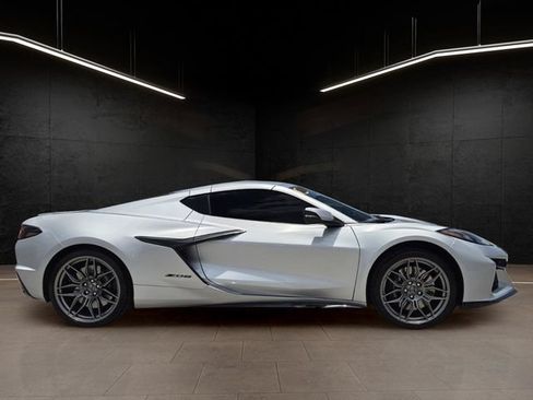 Used 2026 Chevrolet Corvette Z06 RWD image 8
