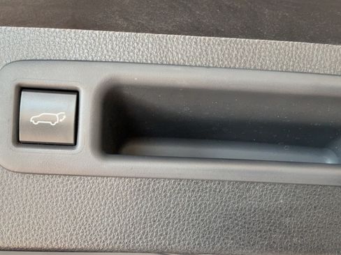 Used 2022 Toyota Highlander Platinum FWD image 36