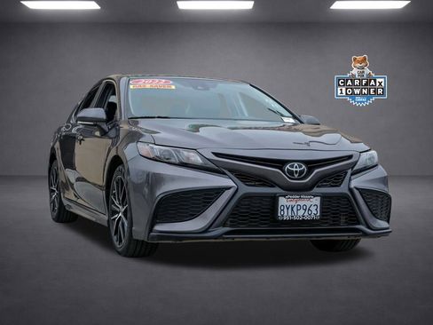 Used 2022 Toyota Camry SE image 2