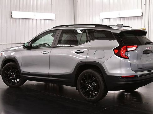 Used 2023 GMC Terrain SLE w/ Driver Convenience Package AWD/4WD image 5