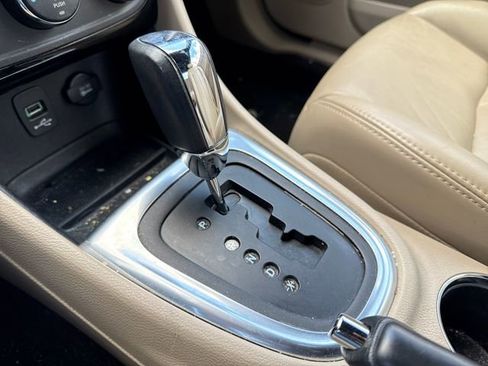 Used 2013 Chrysler 200 Limited image 23