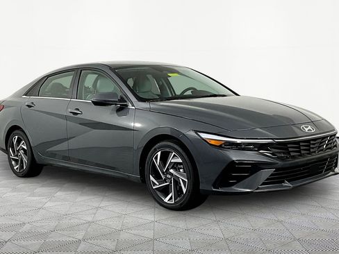 New 2026 Hyundai Elantra Limited FWD image 3