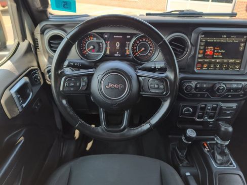 Used 2022 Jeep Gladiator Sport AWD/4WD image 15