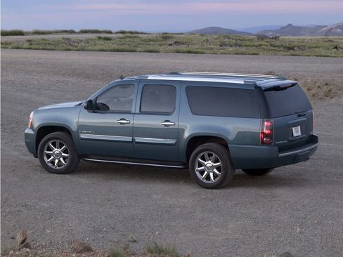 Used 2010 GMC Yukon XL Denali AWD/4WD image 1