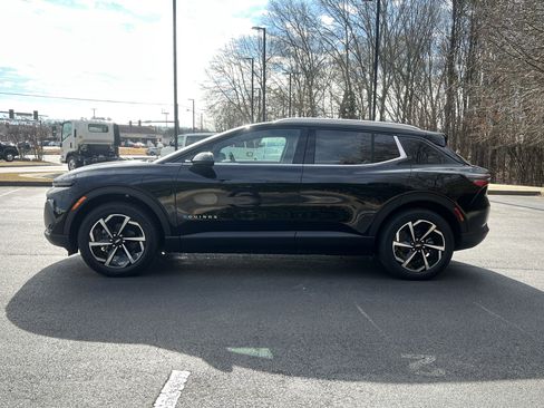 New 2026 Chevrolet Equinox EV LT AWD/4WD image 6