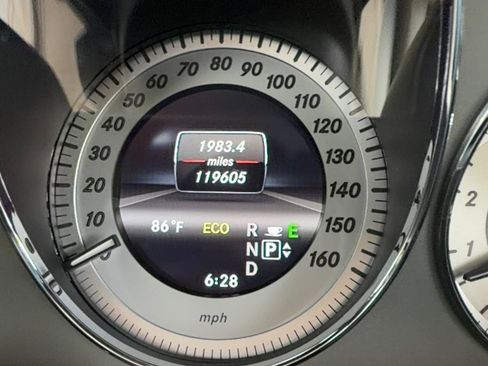 Used 2013 Mercedes-Benz GLK 350 4MATIC image 9