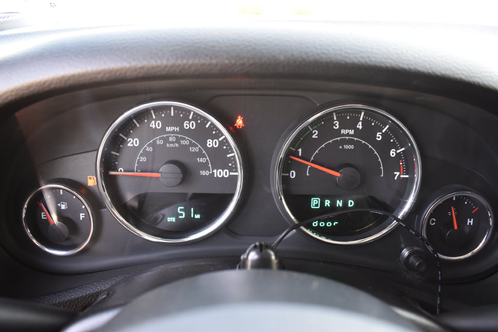 Used 2015 Jeep Wrangler Sport w/ Quick Order Package 24S AWD/4WD image 19