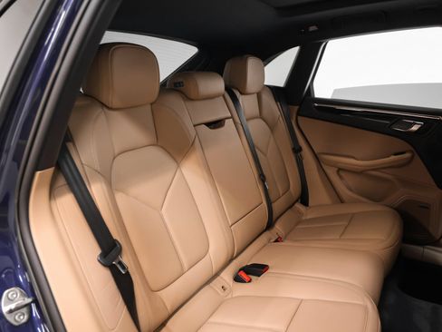 Certified 2026 Porsche Macan AWD/4WD image 22