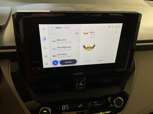 Used 2025 Toyota Corolla LE image 22