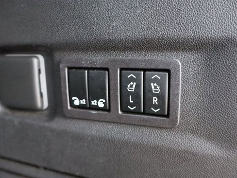 Used 2023 Chevrolet Suburban Premier image 43