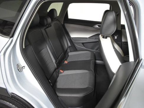Used 2025 Volkswagen Taos SE w/ Black Wheel Package FWD image 29