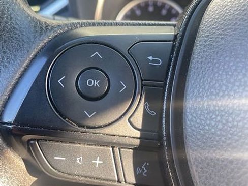 Used 2021 Toyota RAV4 XLE FWD image 11
