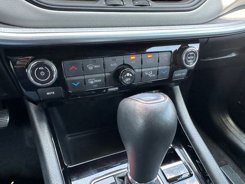 Used 2025 Jeep Compass Limited AWD/4WD image 31