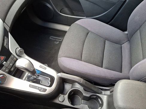 Used 2014 Chevrolet Cruze LT image 32