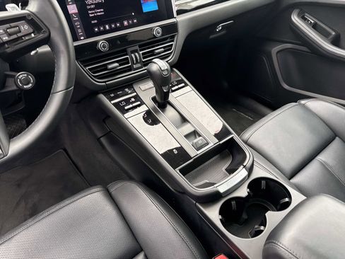 Used 2023 Porsche Macan Turbo AWD/4WD image 28