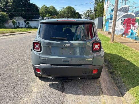Used 2018 Jeep Renegade Latitude w/ Cold Weather Group AWD/4WD image 3