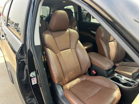 Used 2019 Subaru Ascent Touring image 32