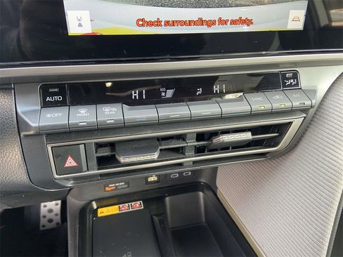 Used 2025 Toyota Camry SE w/ Multimedia Upgrade Package image 22