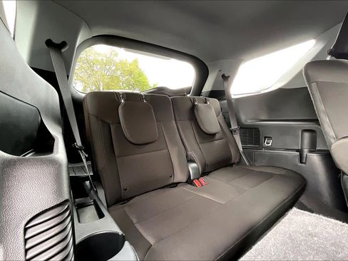 Used 2023 Ford Explorer XLT RWD image 45