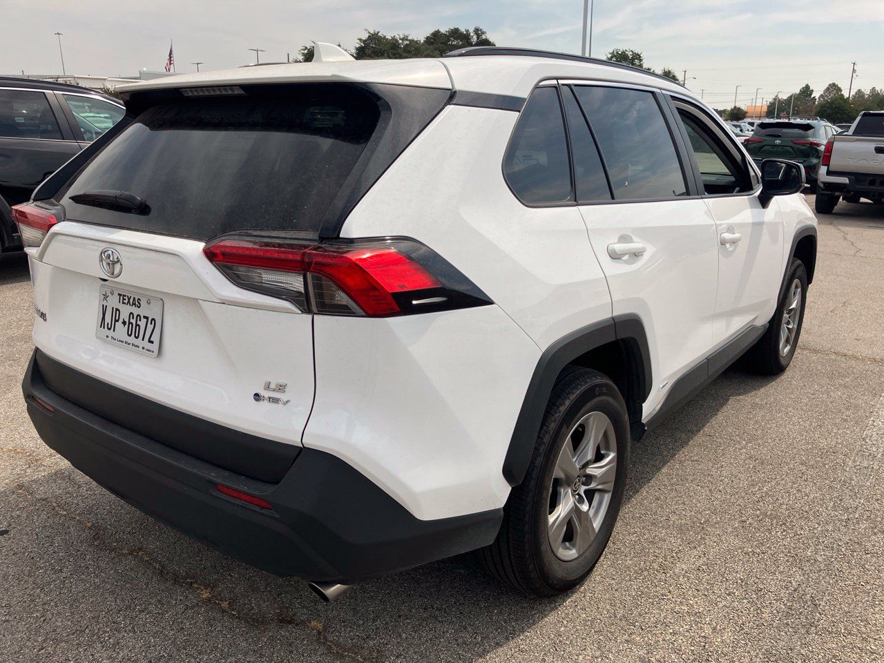 Used 2025 Toyota RAV4 LE AWD/4WD image 4