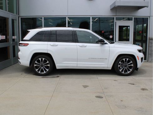 Used 2024 Jeep Grand Cherokee Overland w/ Adv Protech Group III AWD/4WD image 4