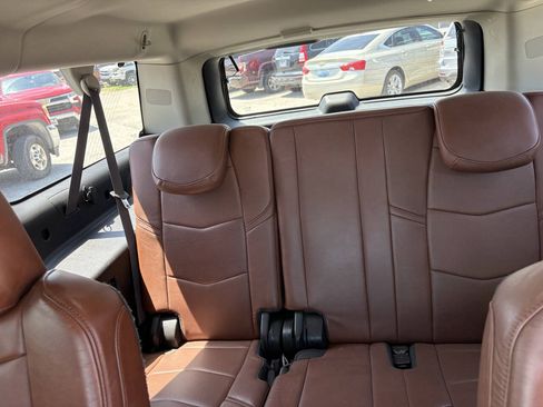 Used 2015 Cadillac Escalade ESV Luxury RWD image 16