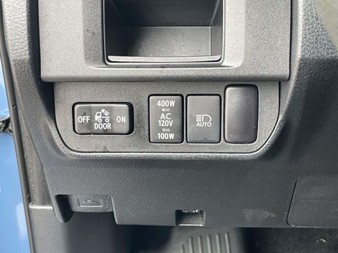 Used 2019 Toyota Tacoma TRD Sport AWD/4WD image 18