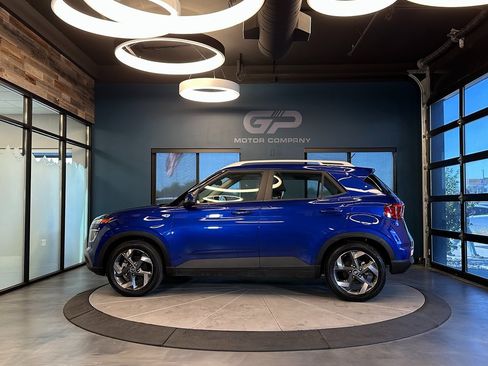 Used 2023 Hyundai Venue SEL w/ Cargo Package image 6