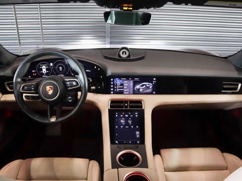 Used 2022 Porsche Taycan image 12