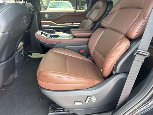 Certified 2026 Lincoln Navigator Reserve AWD/4WD image 18