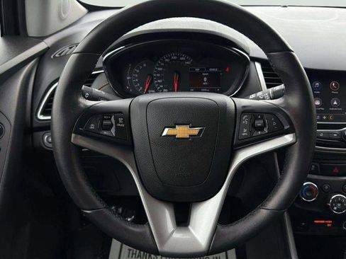 Used 2022 Chevrolet Trax LT w/ LT Convenience Package image 23