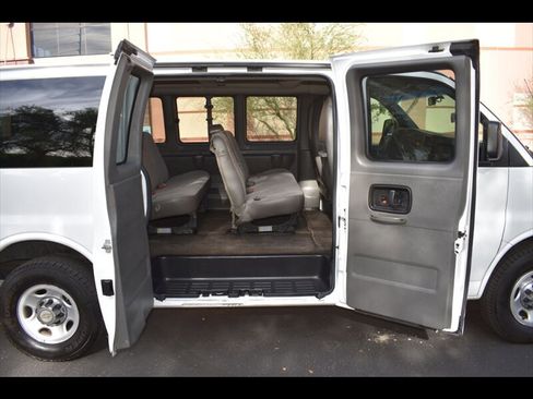 Used 2015 Chevrolet Express 2500 LT w/ LT Preferred Equipment Group RWD image 20