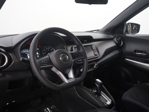 Used 2018 Nissan Kicks SV FWD image 21
