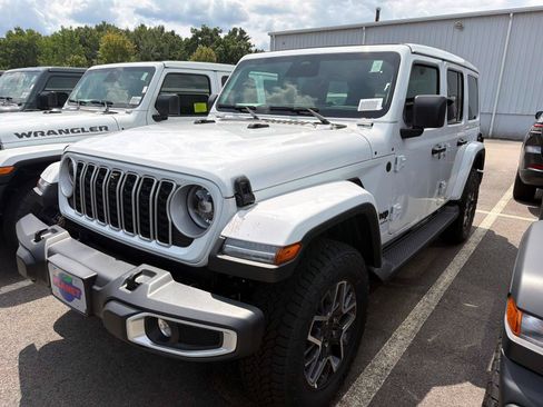 New 2026 Jeep Wrangler Unlimited Sahara AWD/4WD image 4