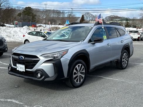 Used 2023 Subaru Outback Premium image 3