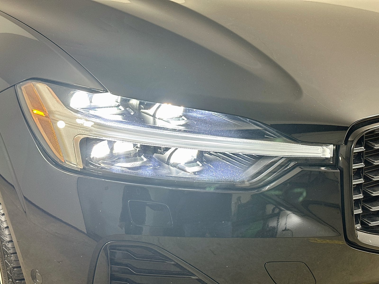 Used 2024 Volvo XC60 B5 Plus w/ Climate Package AWD/4WD image 9