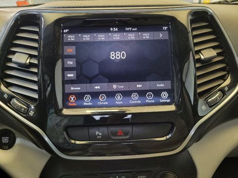 Used 2019 Jeep Cherokee Limited FWD image 25