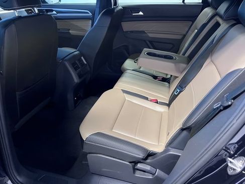 Certified 2023 Volkswagen Atlas Cross Sport SE FWD image 17