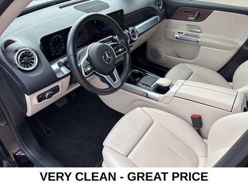 Used 2023 Mercedes-Benz GLB 250 4MATIC w/ Premium Package image 12