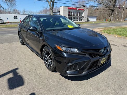 Used 2021 Toyota Camry SE w/ Audio Upgrade Package image 3