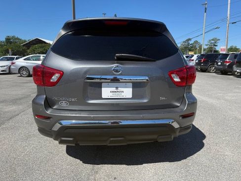Used 2019 Nissan Pathfinder SL FWD image 3