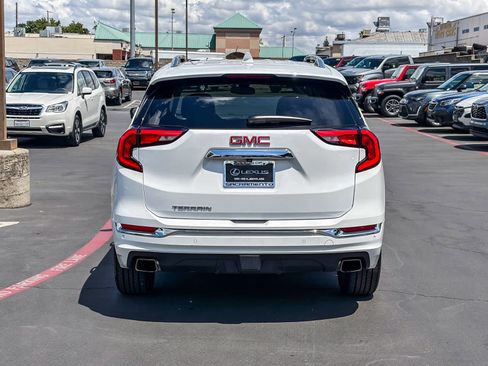 Used 2020 GMC Terrain Denali w/ Denali Premium Package FWD image 3