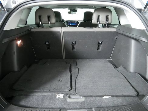 Used 2025 Chevrolet Trax ACTIV w/ Sunroof Package FWD image 17