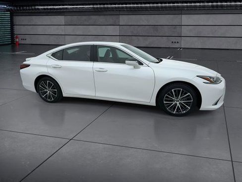 Certified 2025 Lexus ES 300h w/ Premium Package image 9