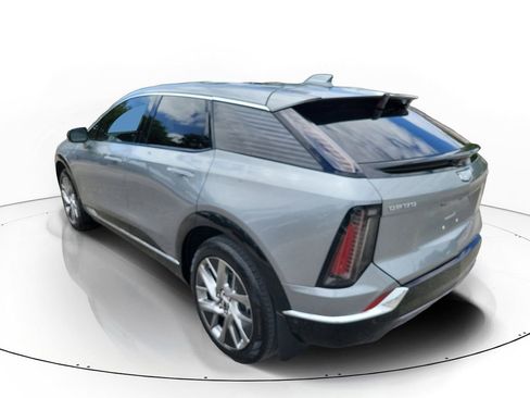 Used 2025 Cadillac Optiq Luxury 1 image 3