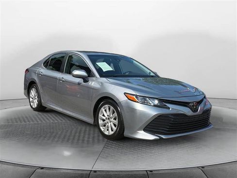 Used 2019 Toyota Camry LE image 7